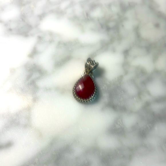 Tear drop ruby pendant in sterling silver - Picture 1 of 6
